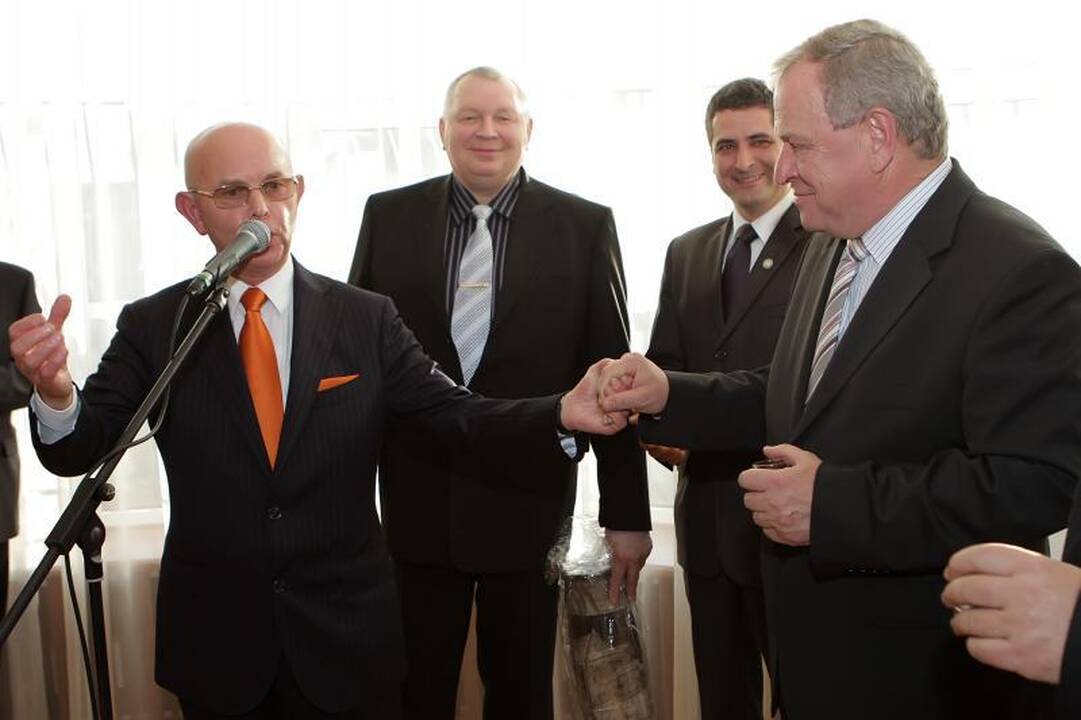 Buvusio Rusijos konsulo išlydėtuvėse nestigo emocijų ir jaudulio