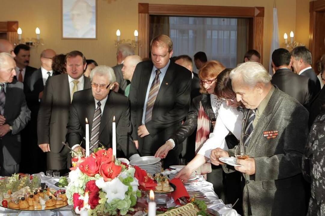 Buvusio Rusijos konsulo išlydėtuvėse nestigo emocijų ir jaudulio