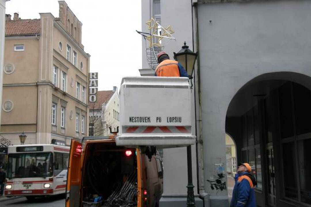 Pradėta puošti Tiltų gatvė
