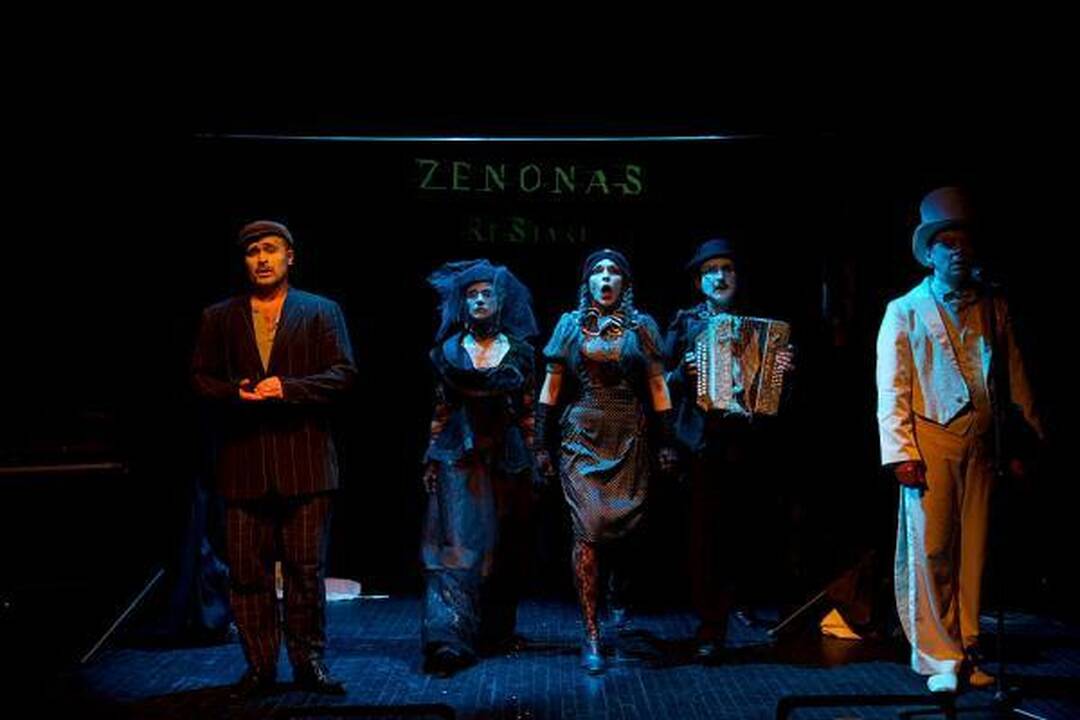 Keistuolių teatre išdalinti "Zenonai"