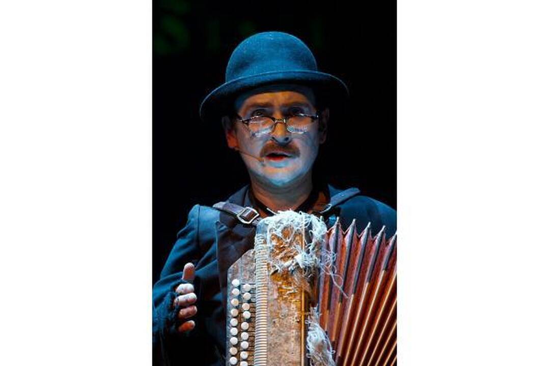 Keistuolių teatre išdalinti "Zenonai"