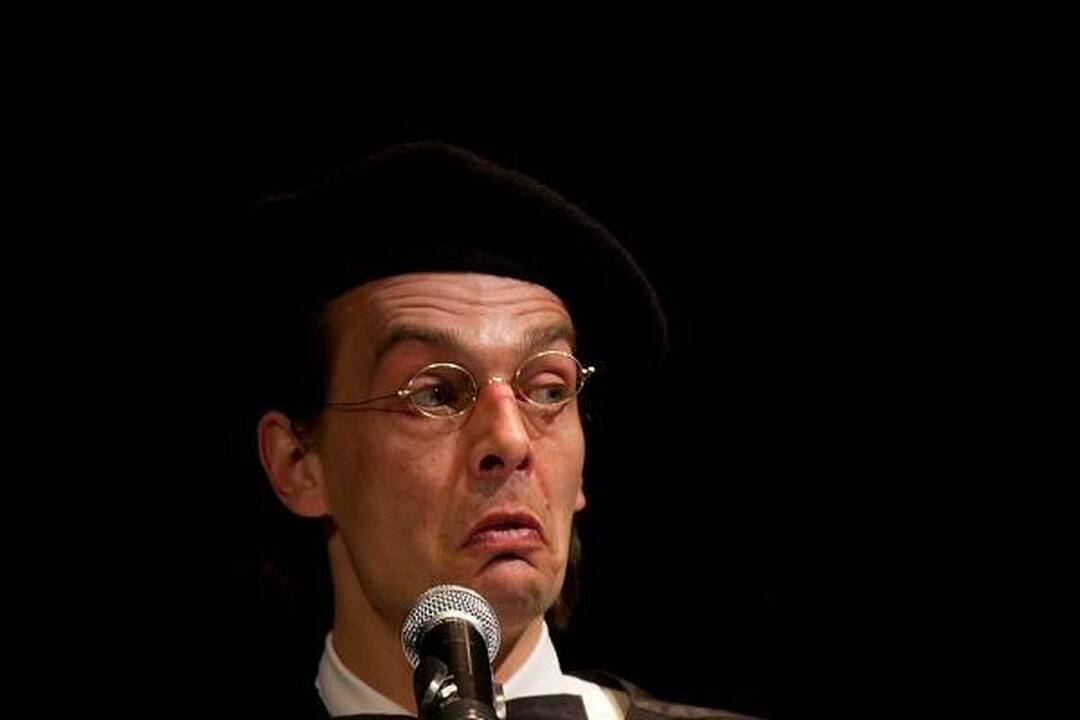 Keistuolių teatre išdalinti "Zenonai"