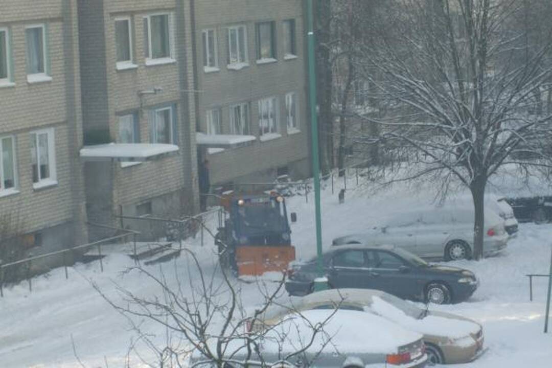 Su pūga gatvėse kovos dvi valytojų bendrovės 