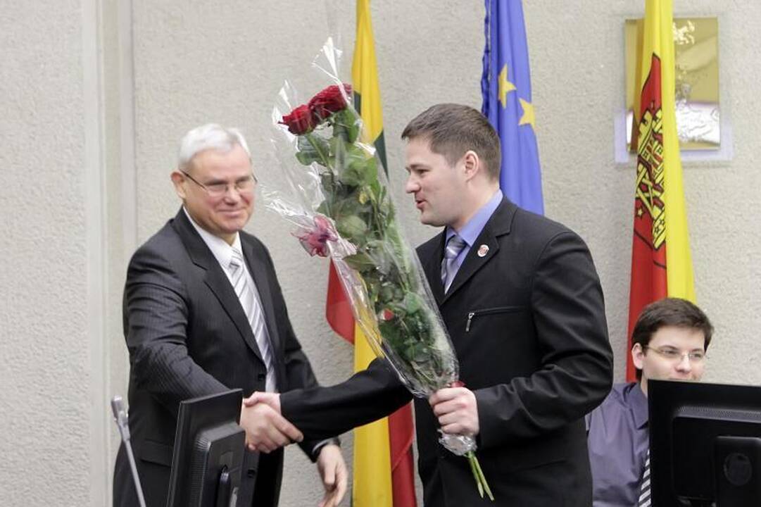 Klaipėdos miesto tarybos posėdį praskaidrino gimtadieniai