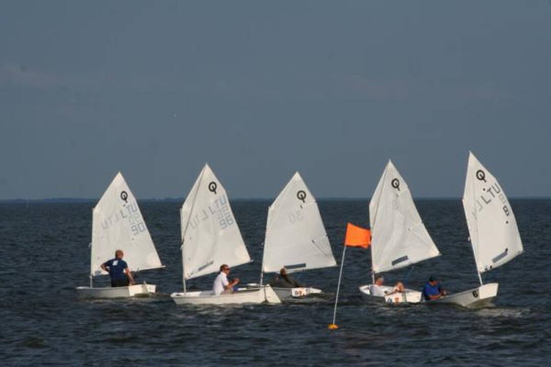 „Kuršių marių" regata: kapitonai sėdo į vaikų jachtas