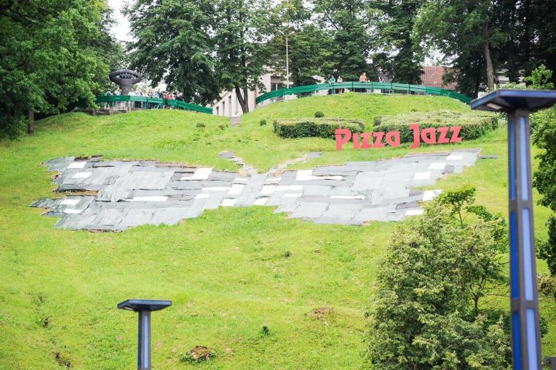 Aleksoto kalno puošmena numarinta, nes trūksta pinigų