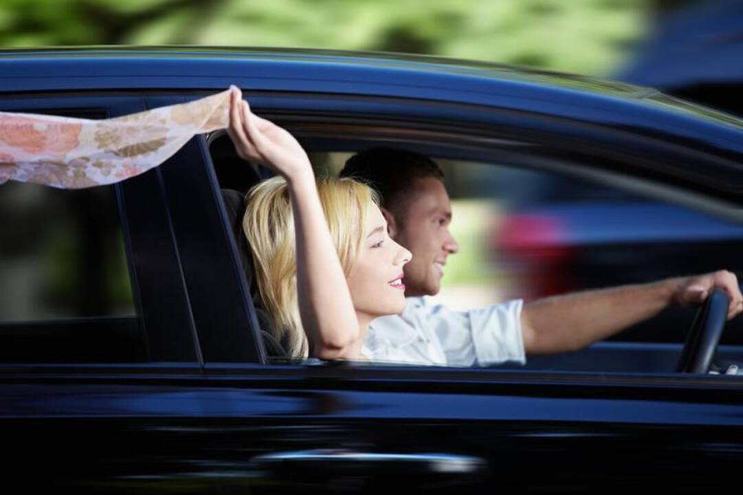 Kaip vairuotojai vaduojasi nuo įkaitusio automobilio?