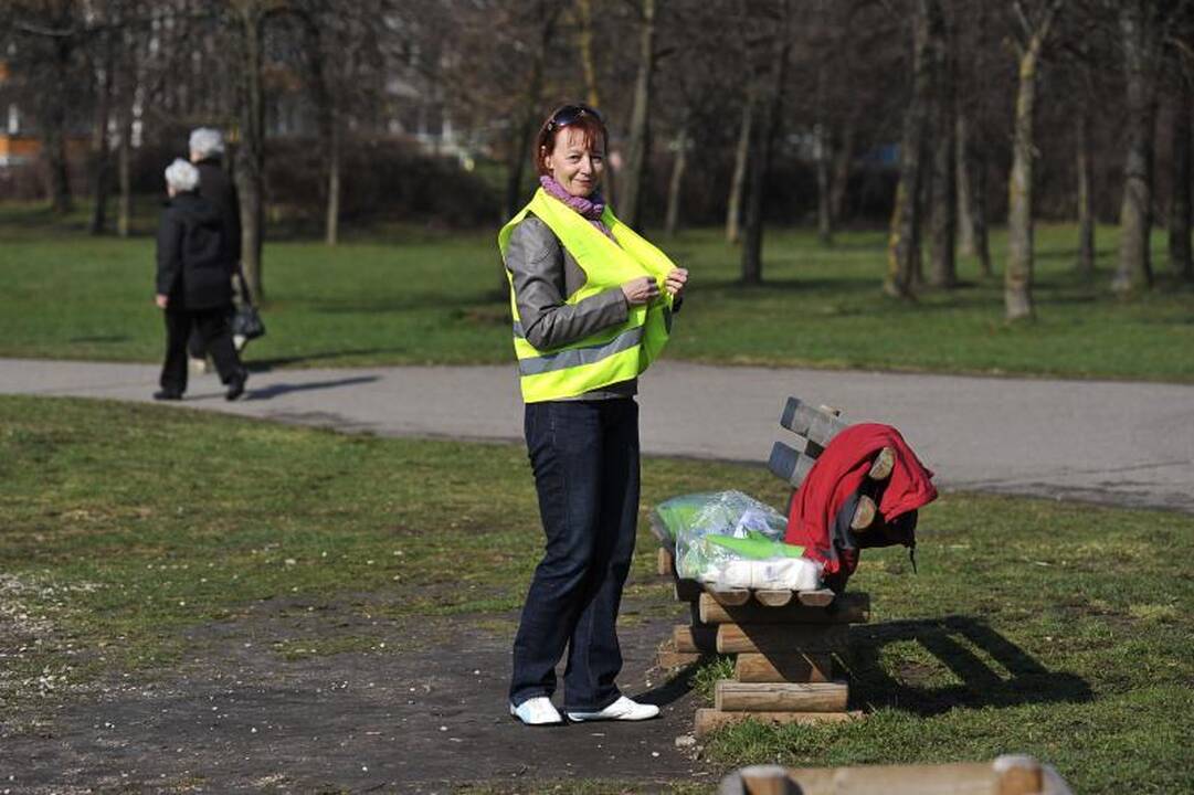 Kaune šiukšlės kuoptos ir iš parkų, ir iš karjero dugno