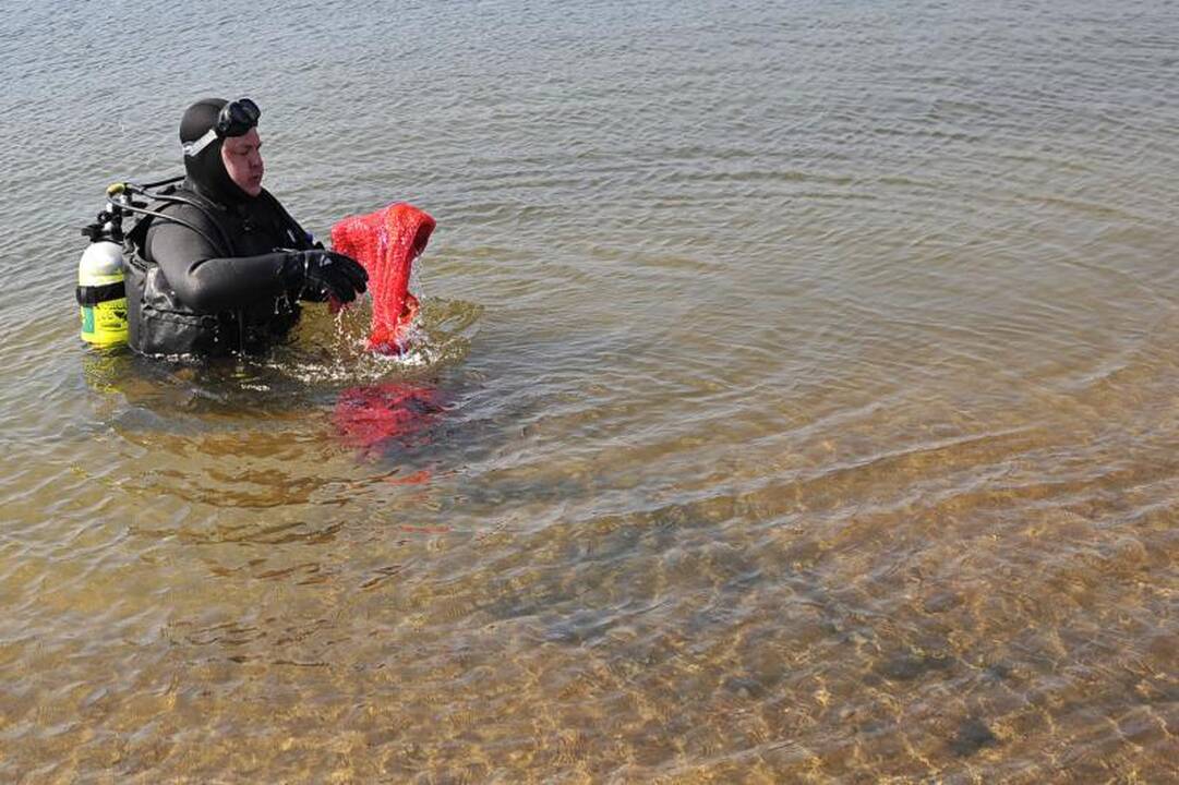 Kaune šiukšlės kuoptos ir iš parkų, ir iš karjero dugno