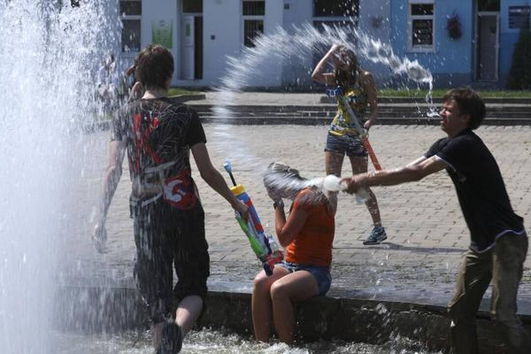 Karšta? Metas į vandens karą!