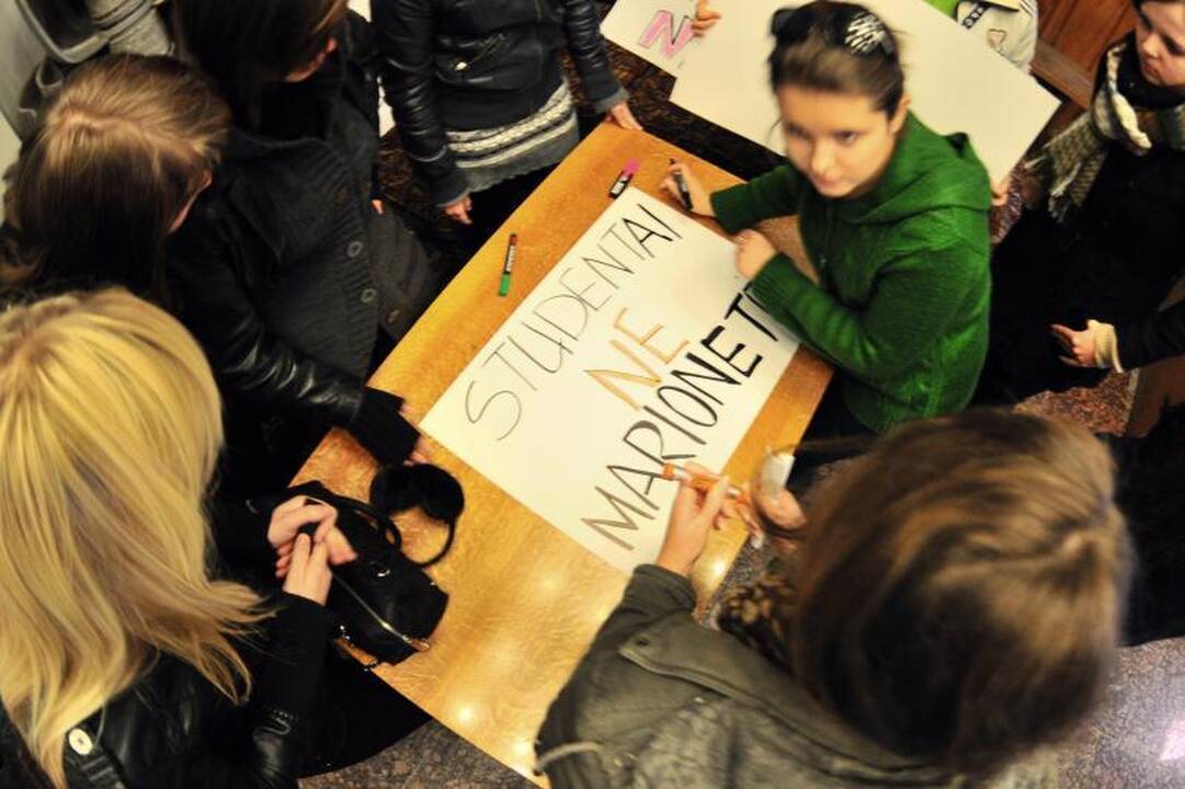 Protestuojantys studentai užplūdo Kauno gatves