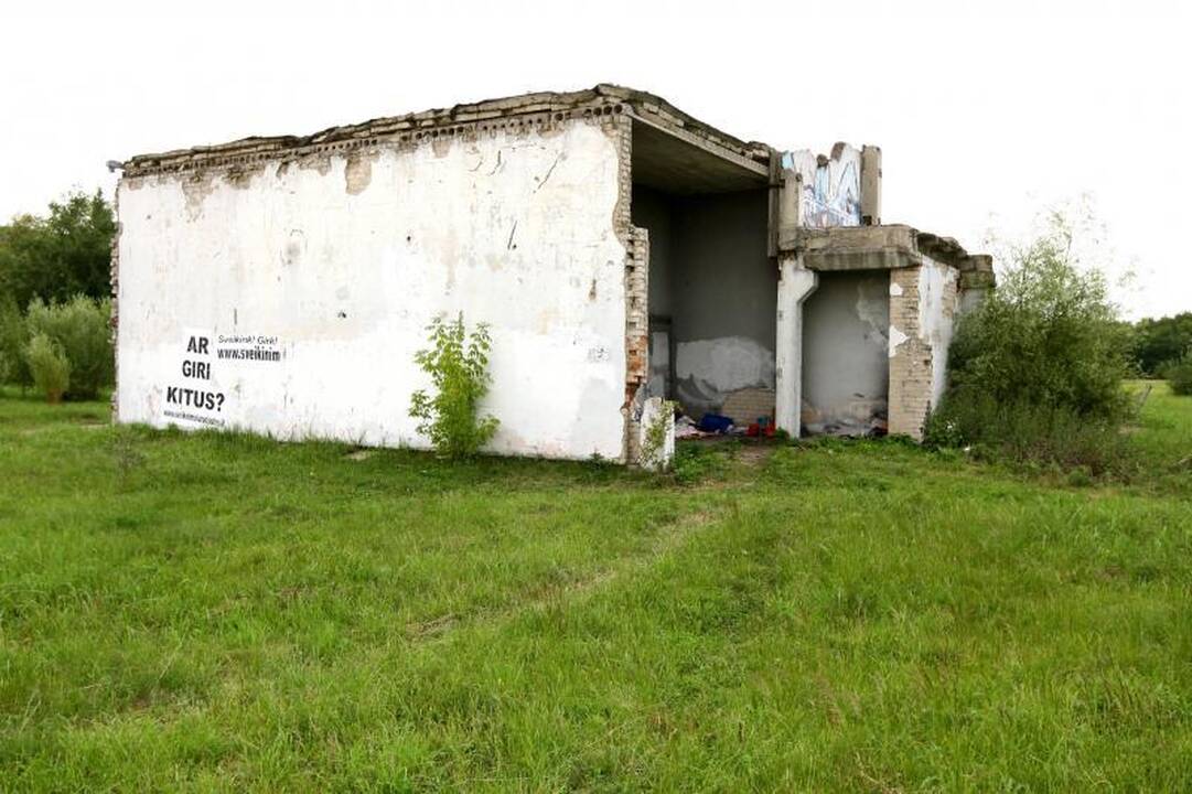 Benamiai sukėlė gaisrą apleistoje transformatorinėje 