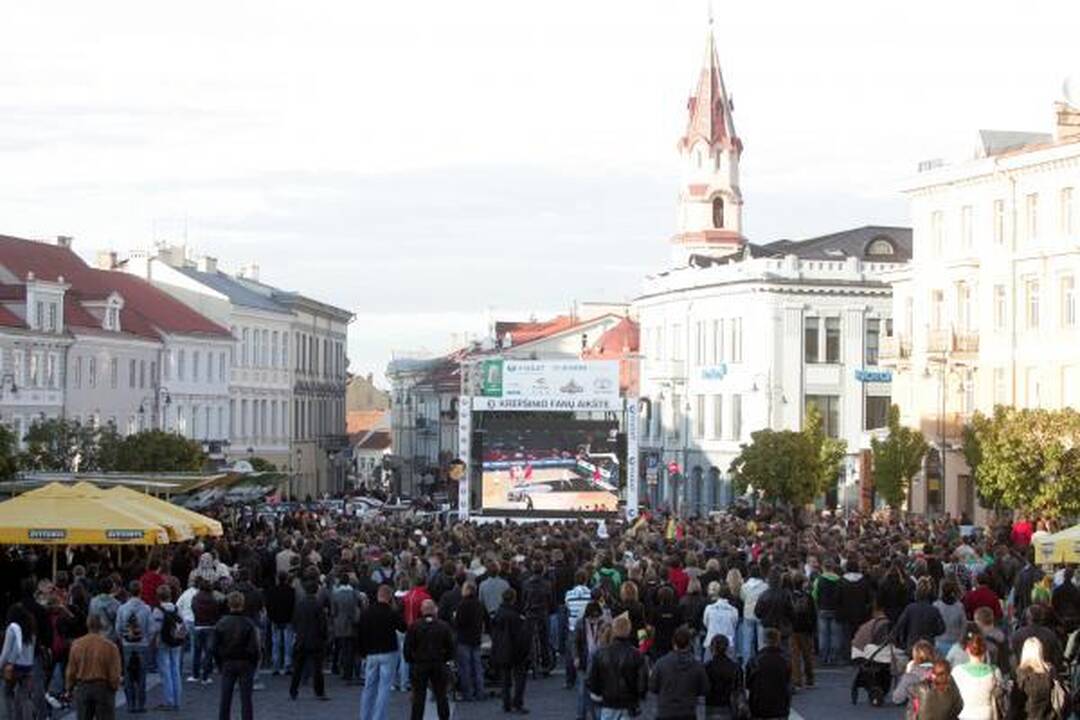 Vilniaus Rotušėje - Lietuvos rinktinės gerbėjų minios