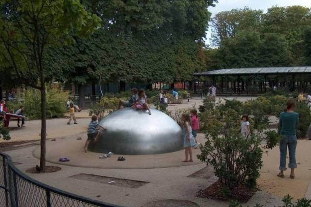 Sereikiškių parkas - su čiuožyklomis ir fontanais