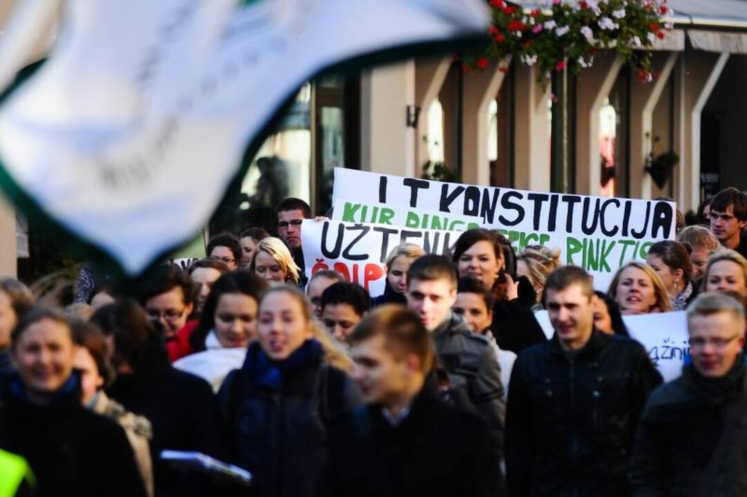 Protestuojantys studentai užplūdo Kauno gatves