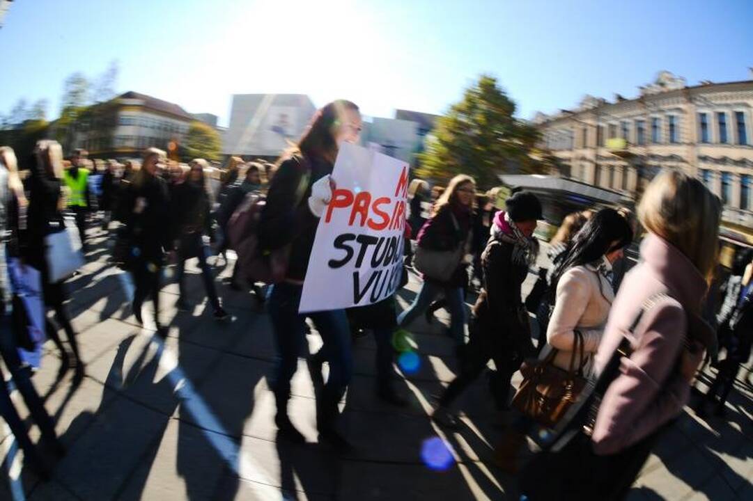 Protestuojantys studentai užplūdo Kauno gatves