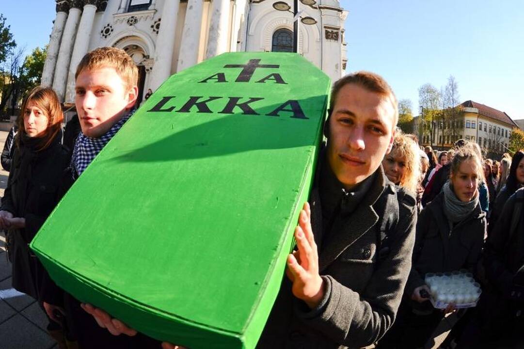 Protestuojantys studentai užplūdo Kauno gatves