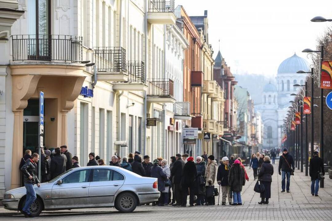 Eilėje prie buvusio Ūkio banko vos nekilo muštynės 