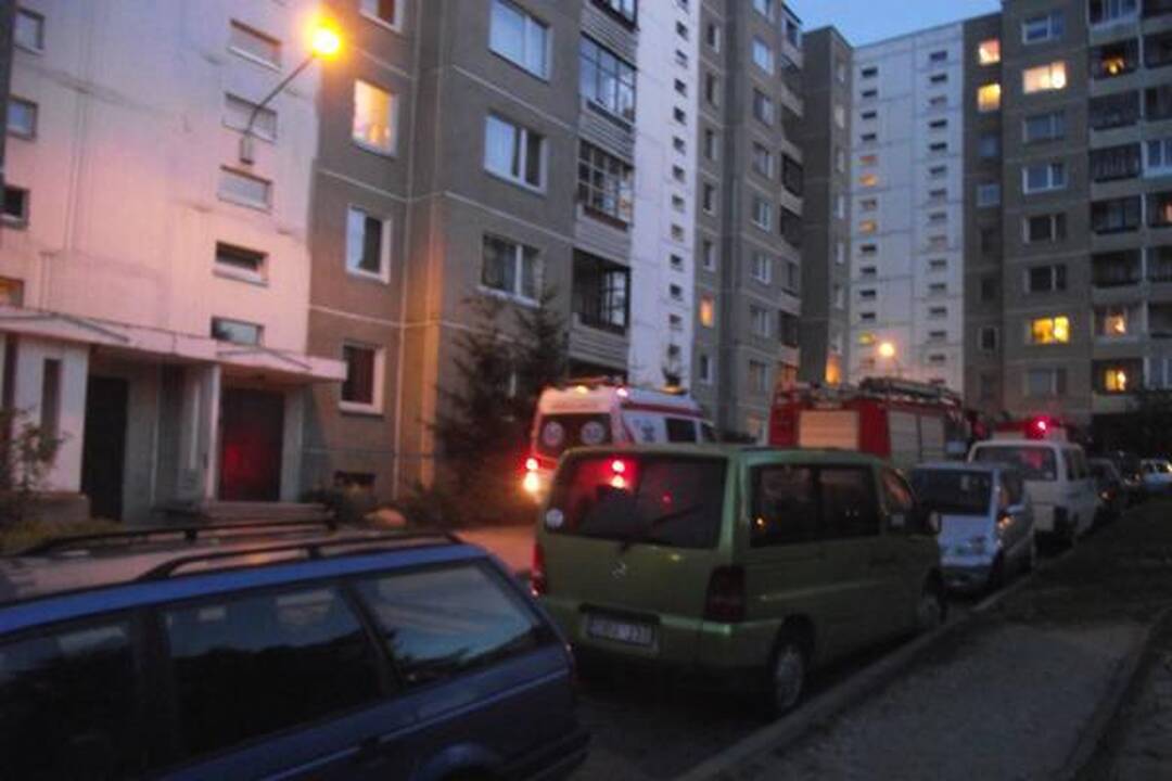 Ugniagesiai skubėjo gesinti svylančio puodo
