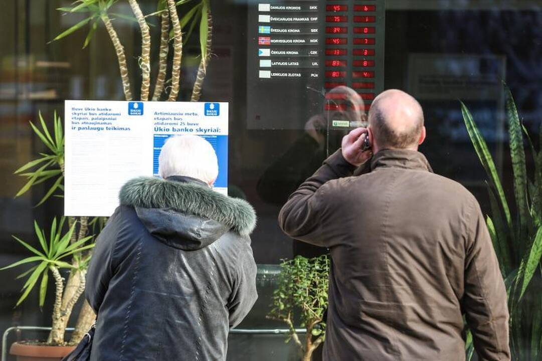 Eilėje prie buvusio Ūkio banko vos nekilo muštynės 