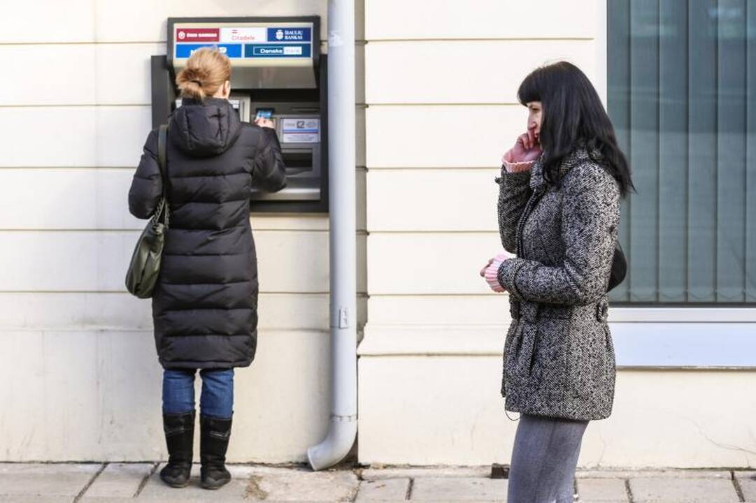 Eilėje prie buvusio Ūkio banko vos nekilo muštynės 