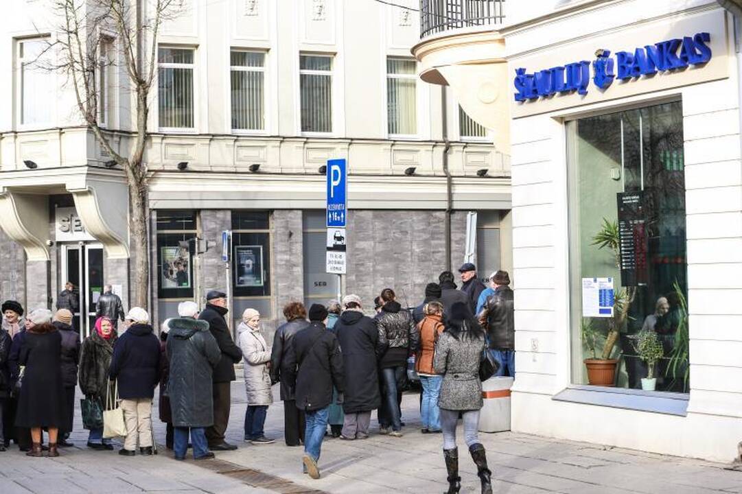 Eilėje prie buvusio Ūkio banko vos nekilo muštynės 
