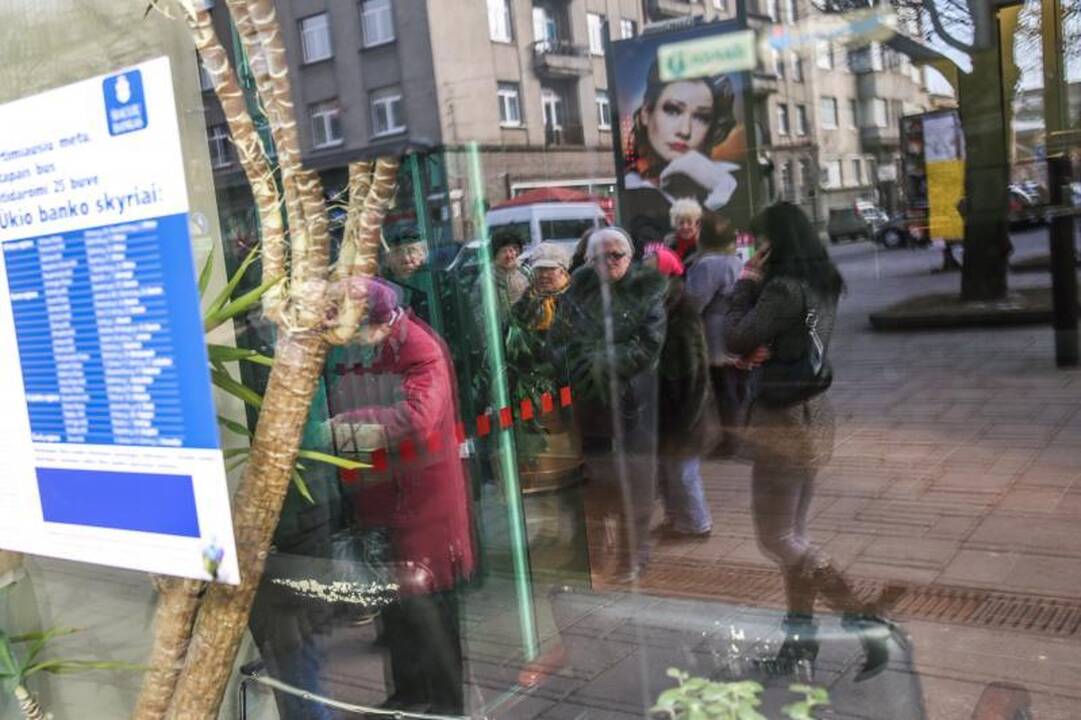 Eilėje prie buvusio Ūkio banko vos nekilo muštynės 