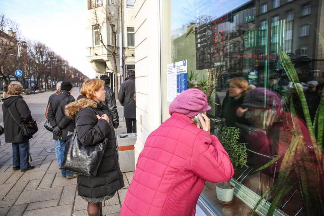 Eilėje prie buvusio Ūkio banko vos nekilo muštynės 