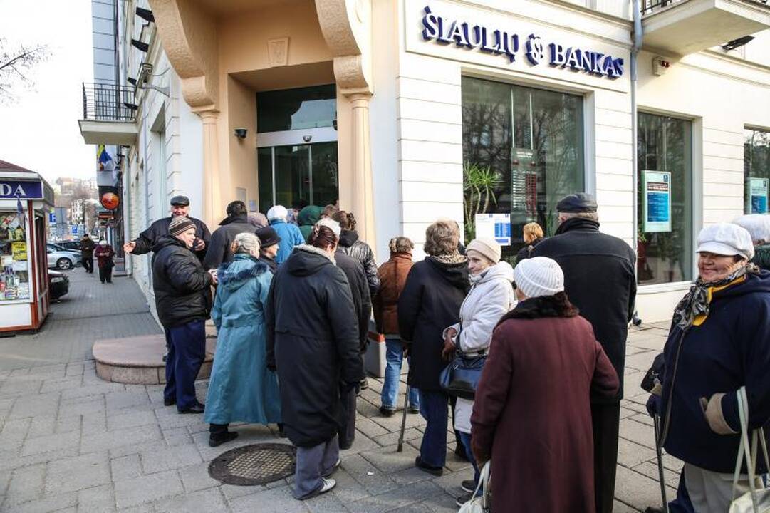 Eilėje prie buvusio Ūkio banko vos nekilo muštynės 