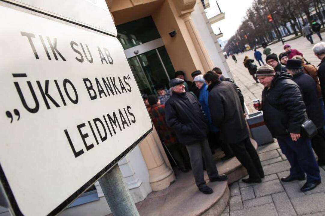 Eilėje prie buvusio Ūkio banko vos nekilo muštynės 