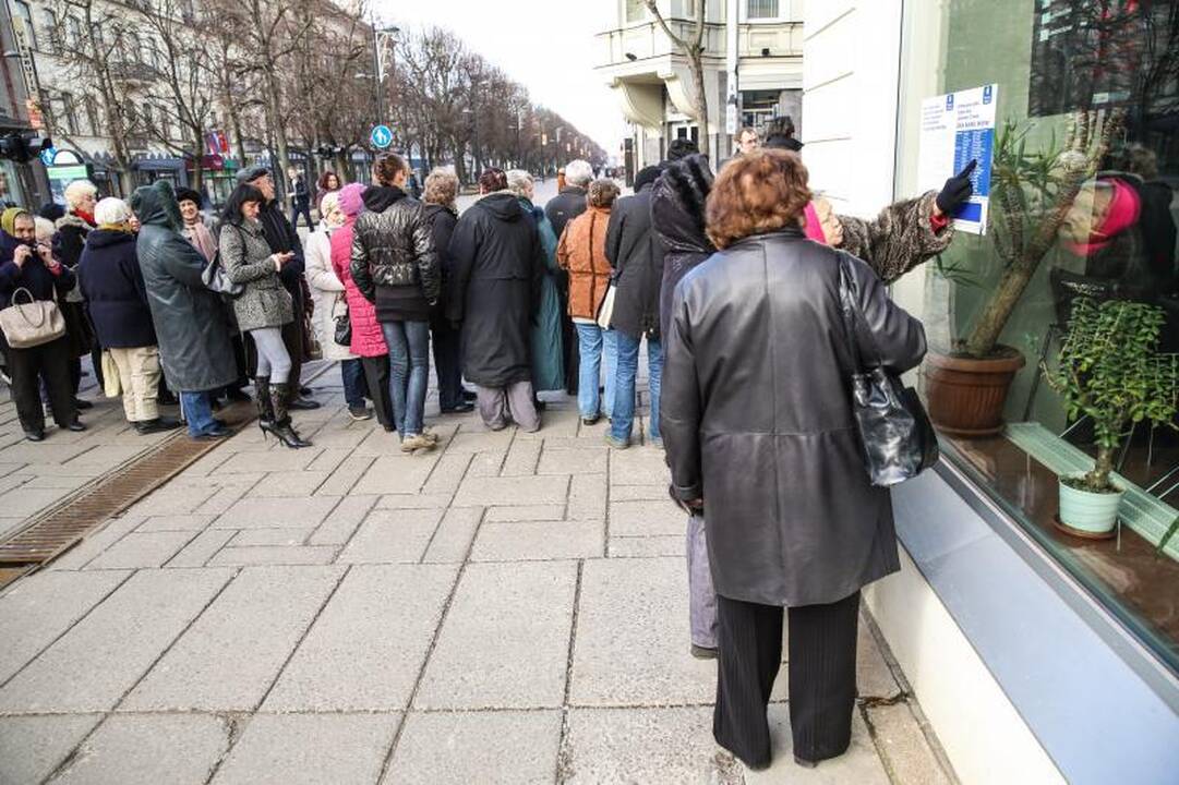 Eilėje prie buvusio Ūkio banko vos nekilo muštynės 