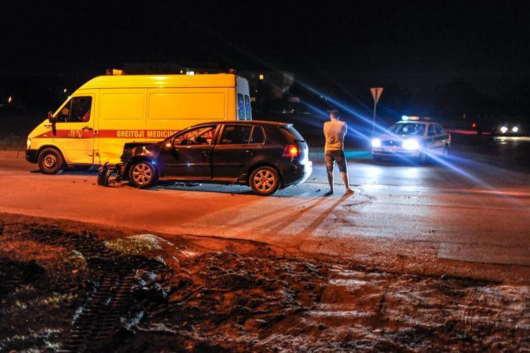 Avarijos Baltų prospekte: sumuštas kaltininkas, taranuota greitoji