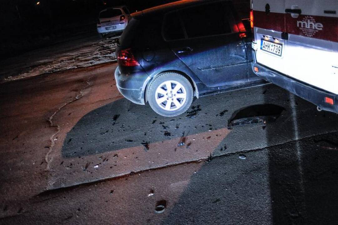 Avarijos Baltų prospekte: sumuštas kaltininkas, taranuota greitoji