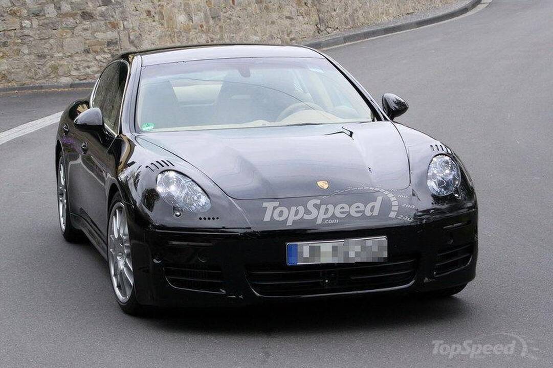 Gatvėje užfiksuotas pagražintas "Porsche Panamera“ modelis