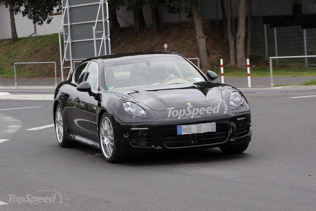 Gatvėje užfiksuotas pagražintas "Porsche Panamera“ modelis