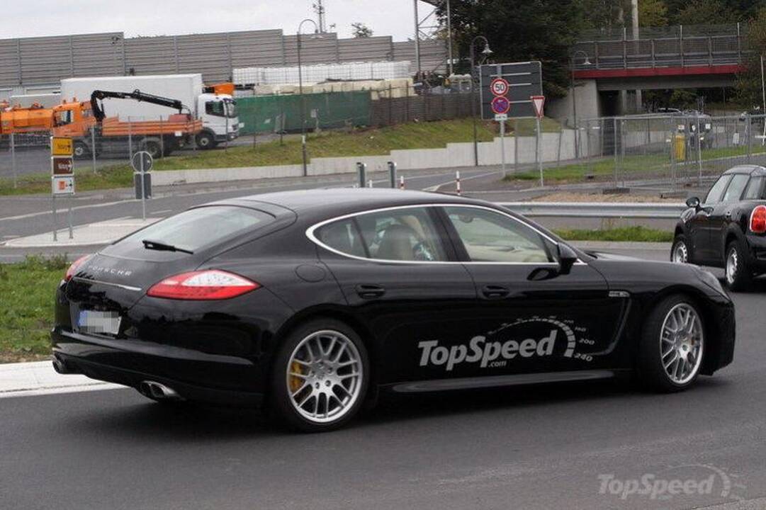 Gatvėje užfiksuotas pagražintas "Porsche Panamera“ modelis