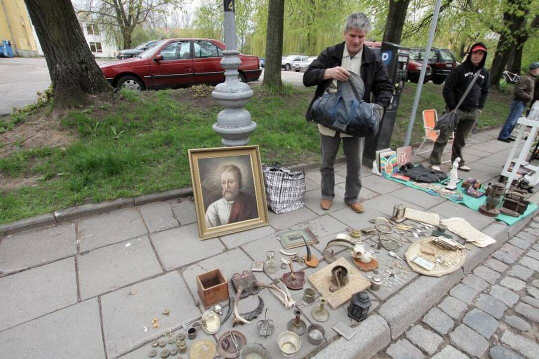 Klaipėdos senamiestyje vėl veikia blusų turgus