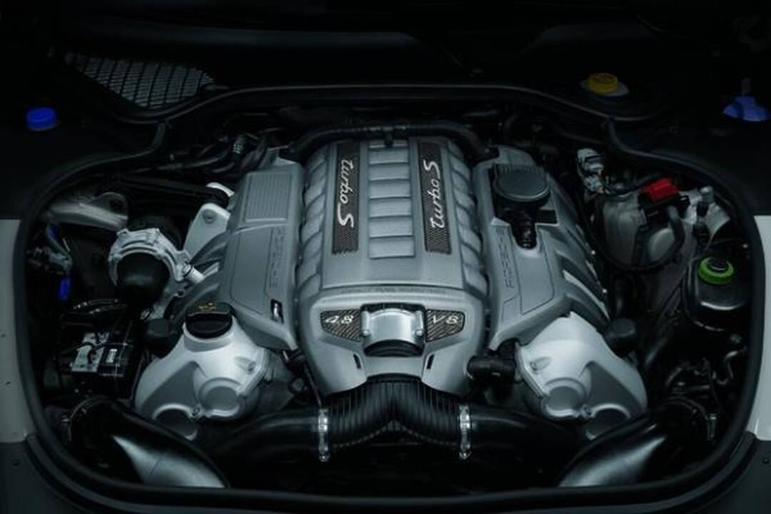 „Porsche“ pristatė dar galingesnę „Panamerą Turbo S“