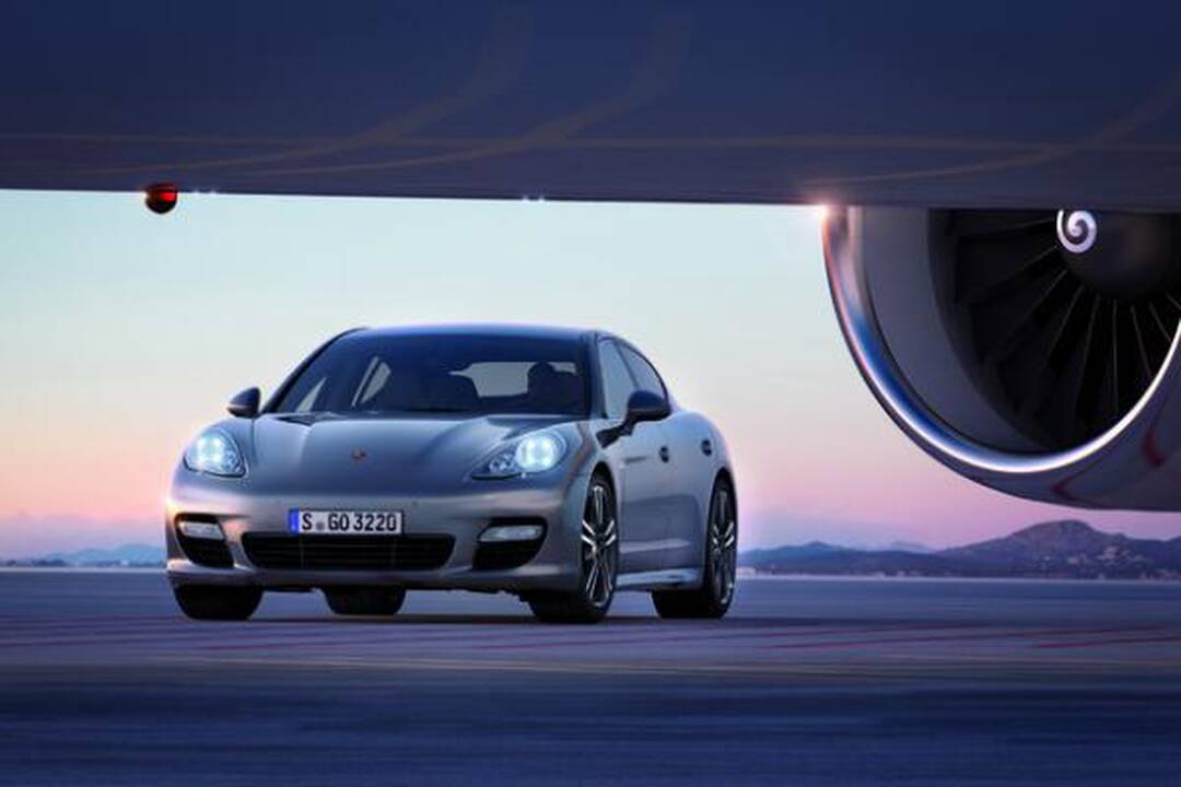 „Porsche“ pristatė dar galingesnę „Panamerą Turbo S“