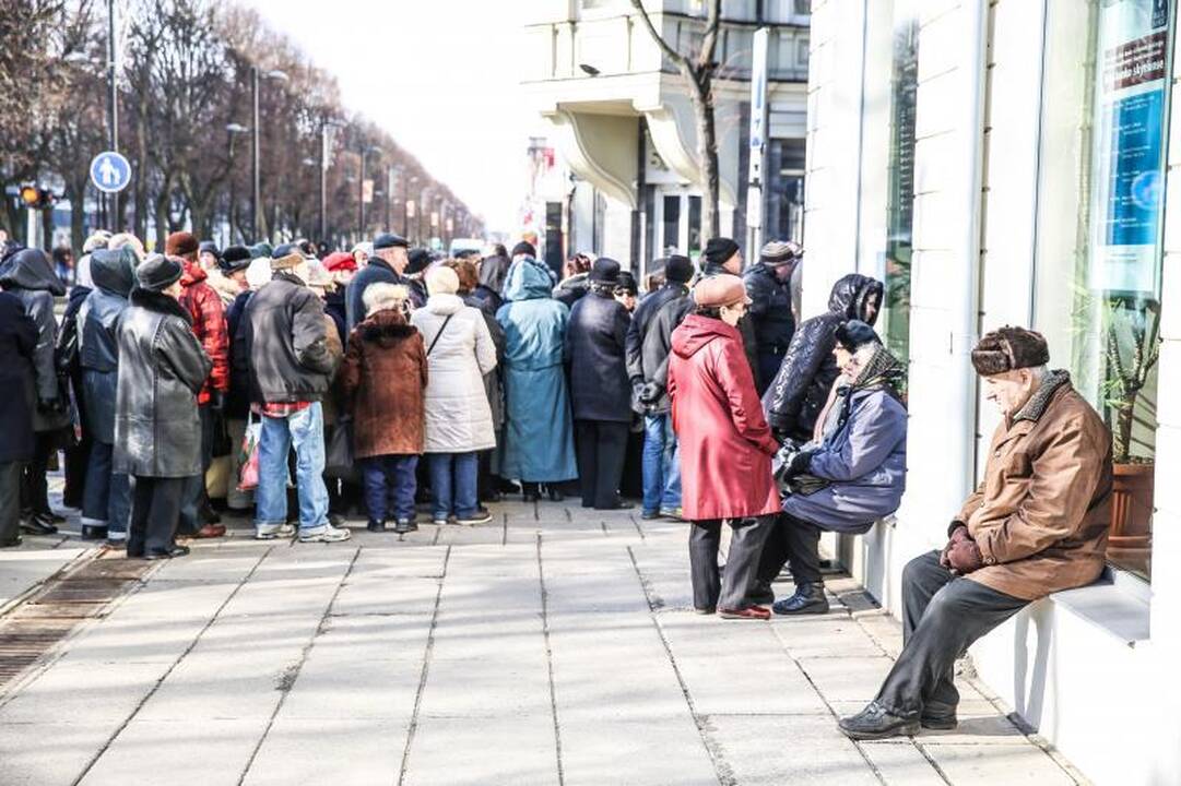 Eilėje prie buvusio Ūkio banko vos nekilo muštynės 