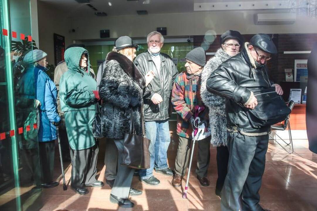 Eilėje prie buvusio Ūkio banko vos nekilo muštynės 