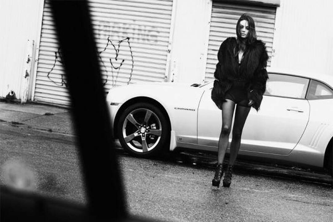 Vulgari Mila Kunis tapo „Chevrolet Camaro“ reklamos veidu