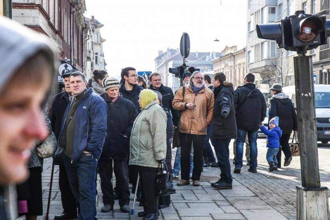 Eilėje prie buvusio Ūkio banko vos nekilo muštynės 
