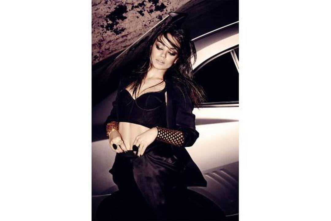 Vulgari Mila Kunis tapo „Chevrolet Camaro“ reklamos veidu