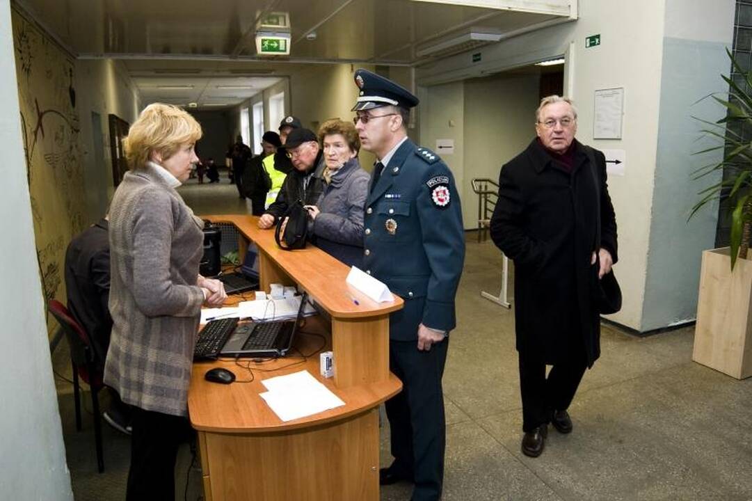 Kaune balsavęs V.Romanovas pastebėjo pažeidimą