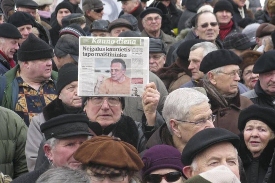 Prie prezidentūros aidėjo: „Neleiskime žaginti tėvynės“