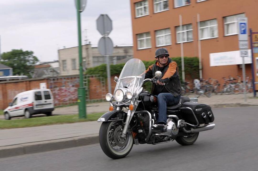 „Pasibučiavę“ keturi automobiliai užkimšo Pilies gatvę
