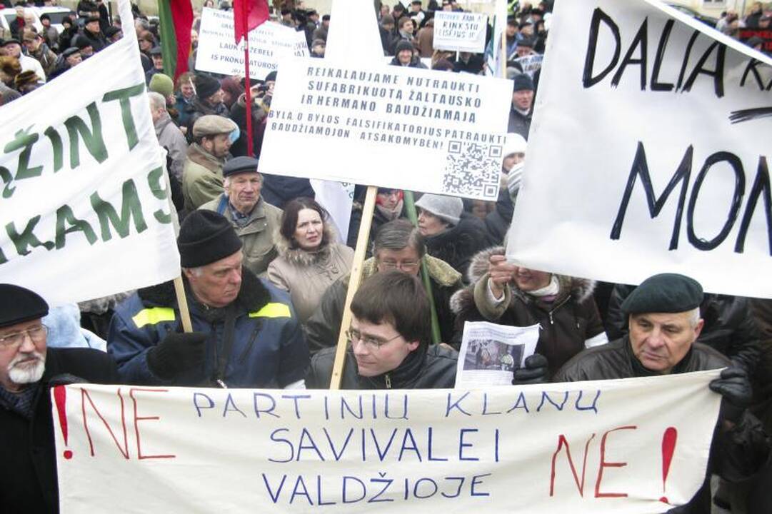 Prie prezidentūros aidėjo: „Neleiskime žaginti tėvynės“