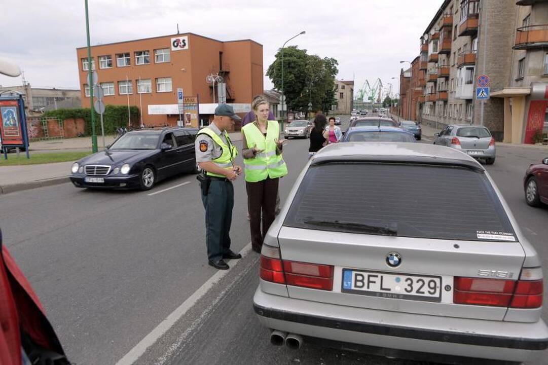 „Pasibučiavę“ keturi automobiliai užkimšo Pilies gatvę