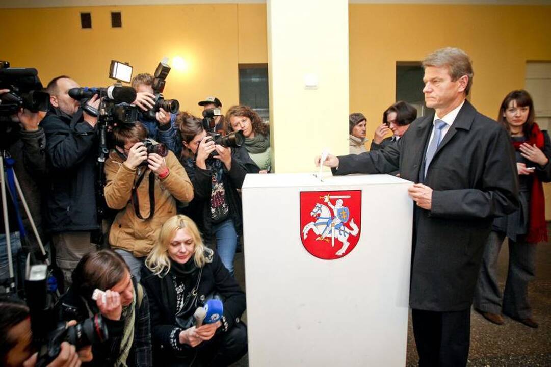 Lazdijų rajono kapinėse išvartyta apie 200 paminklų 